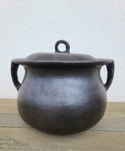 Longpi lidded cooking pot