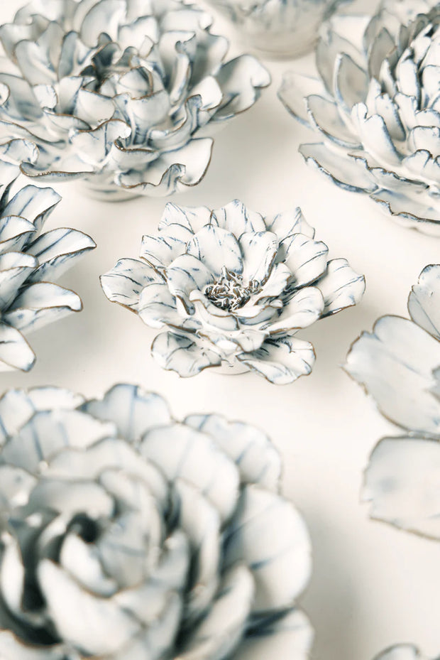 Chive Ceramic Flower white Cosmos