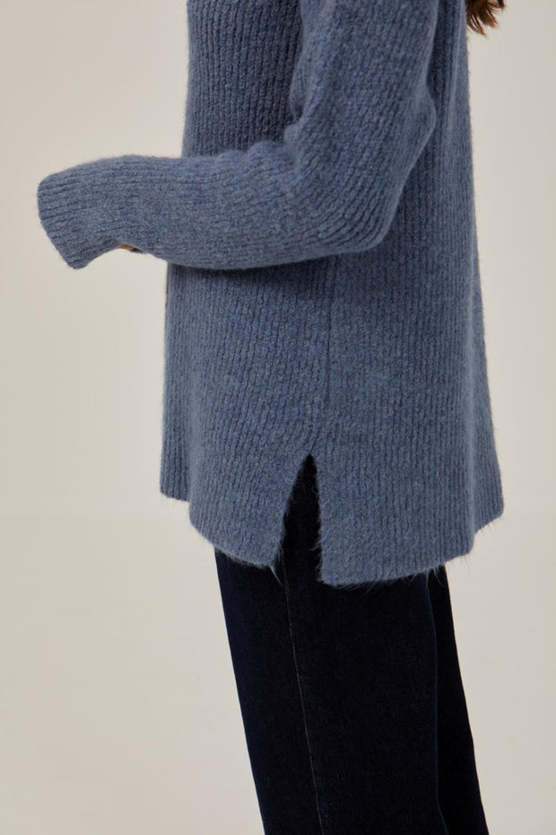 Mus & Bombon 'Canfranc' turtleneck long sweater in blue or beige