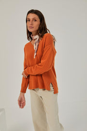 Mus & Bombon 'Reus' v neck sweater in deep orange