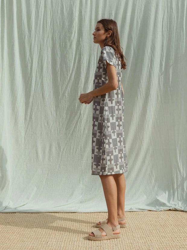 short sleeve midi length print dress. Indi & cold.