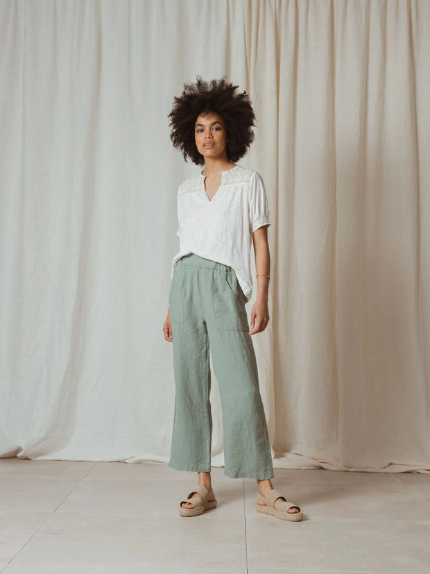 rounded v-neck embroidered t-shirt with gathered cuff indi & cold